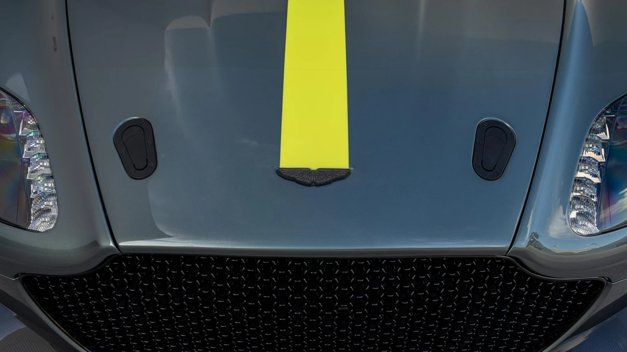 2017 Aston Martin V8 Vantage (2006-2017) - Image 31 of 31