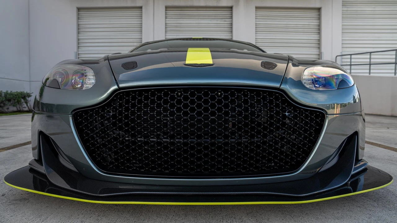 2017 Aston Martin V8 Vantage (2006-2017) - Image 24 of 31