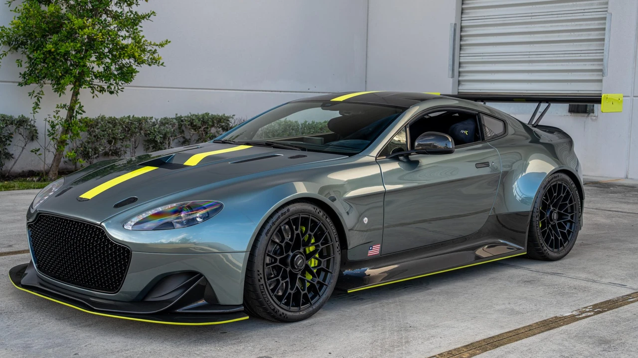 2017 Aston Martin V8 Vantage (2006-2017) - Image 23 of 31