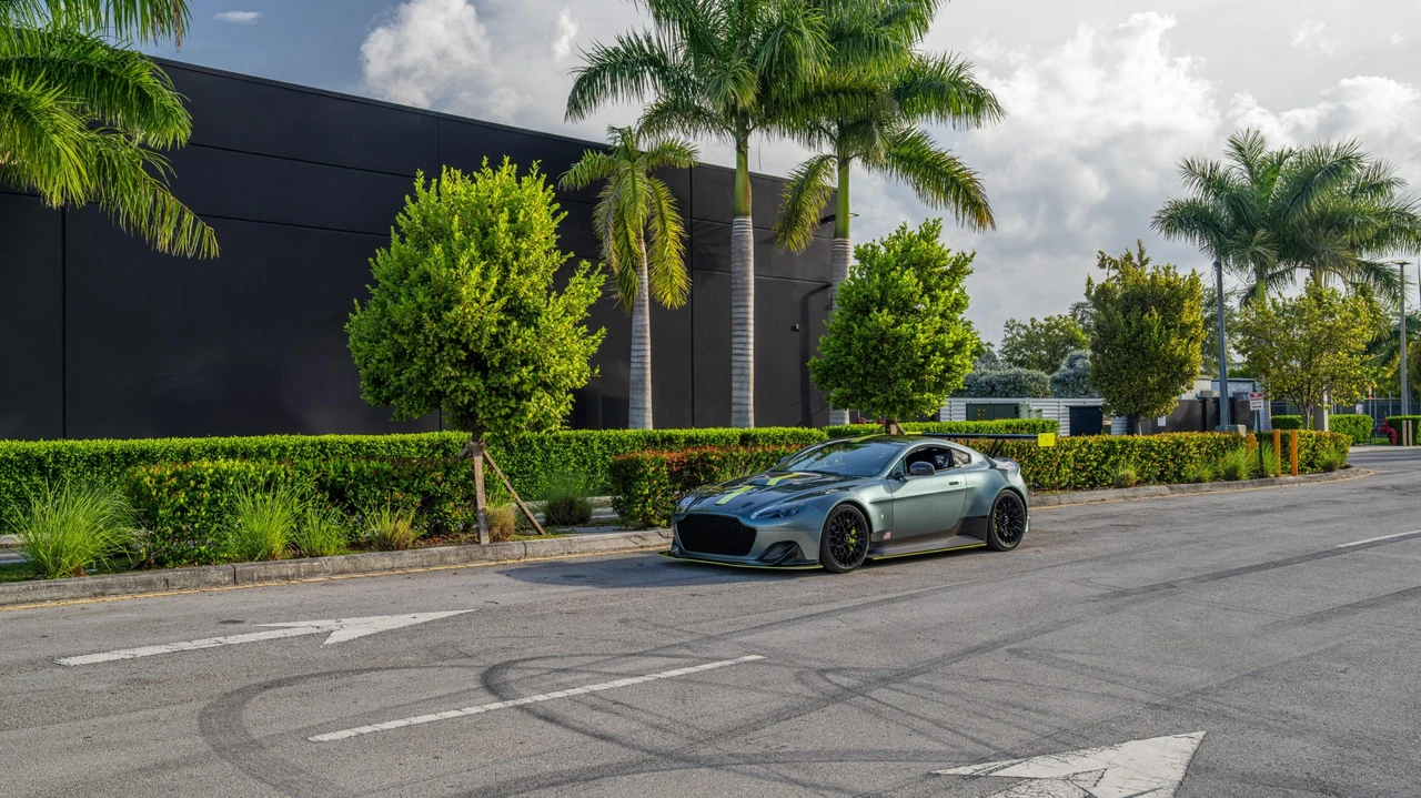 2017 Aston Martin V8 Vantage (2006-2017) - Image 21 of 31