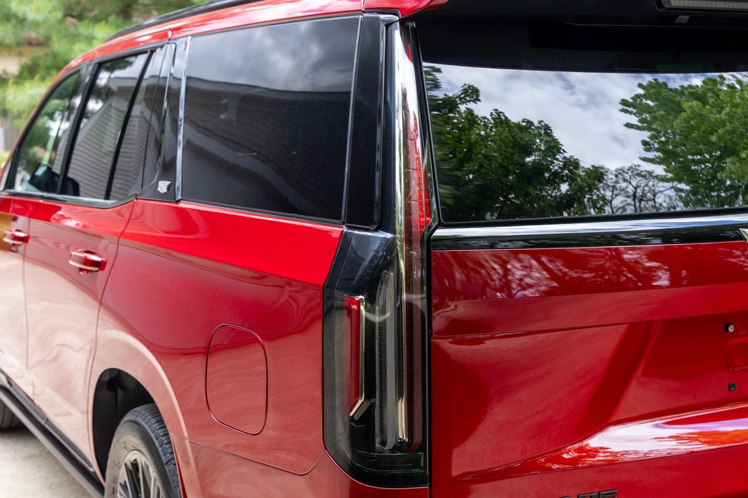 2023 Cadillac Escalade-V 5th Gen - Image 30 of 31