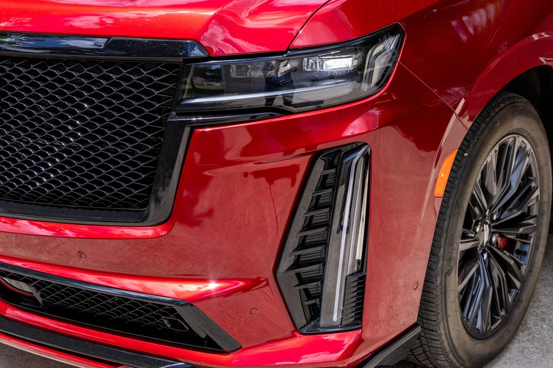 2023 Cadillac Escalade-V 5th Gen - Image 17 of 31