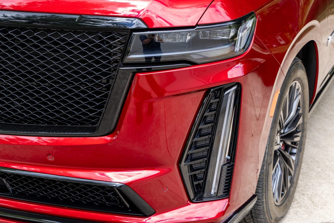 2023 Cadillac Escalade-V 5th Gen - Image 16 of 31