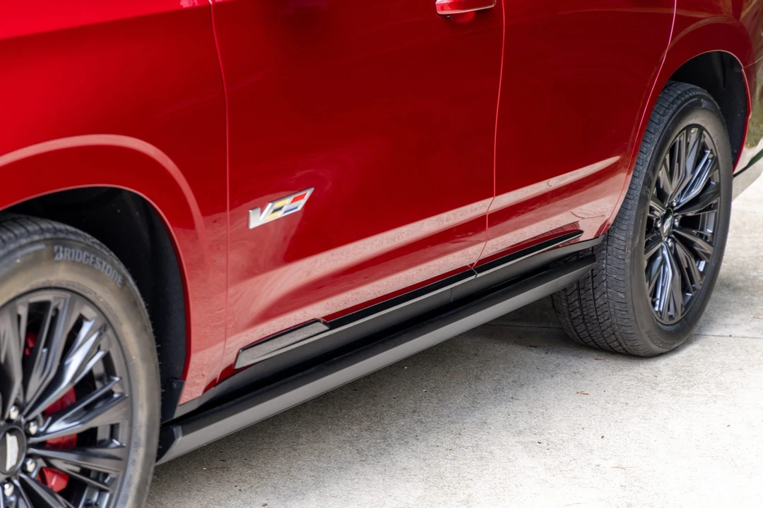 2023 Cadillac Escalade-V 5th Gen - Image 26 of 31