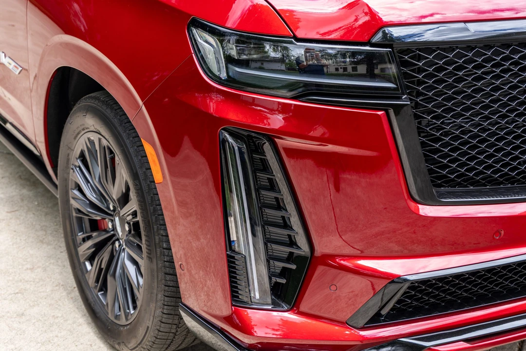 2023 Cadillac Escalade-V 5th Gen - Image 13 of 31