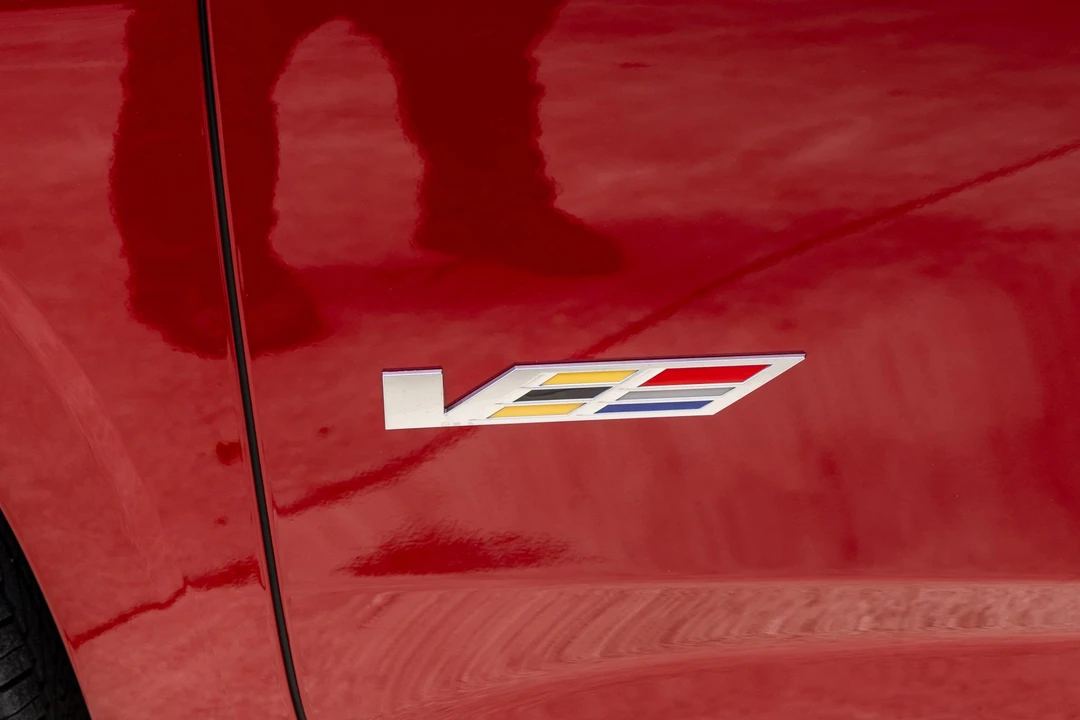 2023 Cadillac Escalade-V 5th Gen - Image 21 of 31