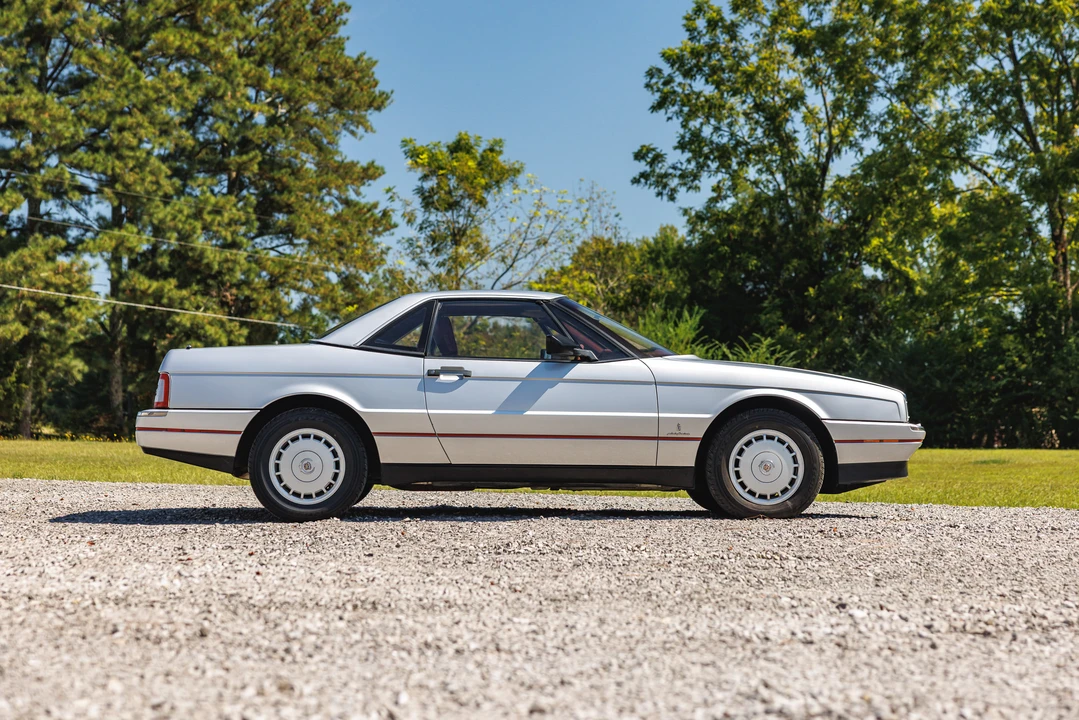 1987 Cadillac Allante - Image 11 of 31