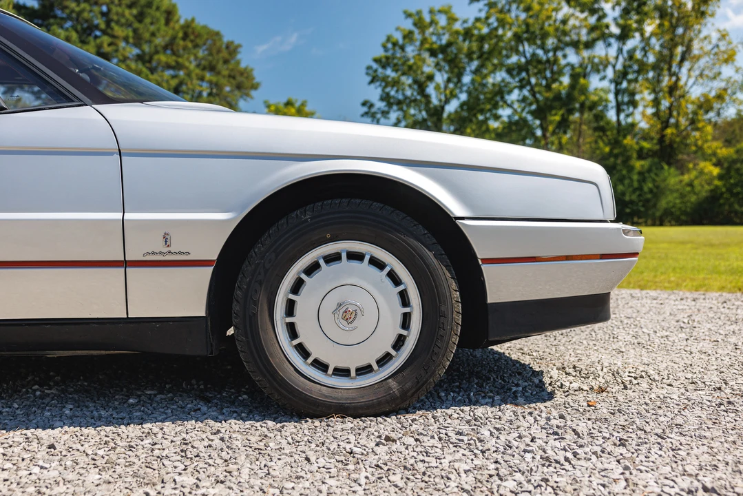 1987 Cadillac Allante - Image 30 of 31