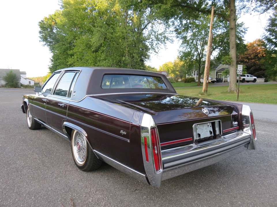 1987 Cadillac Brougham - Image 16 of 31