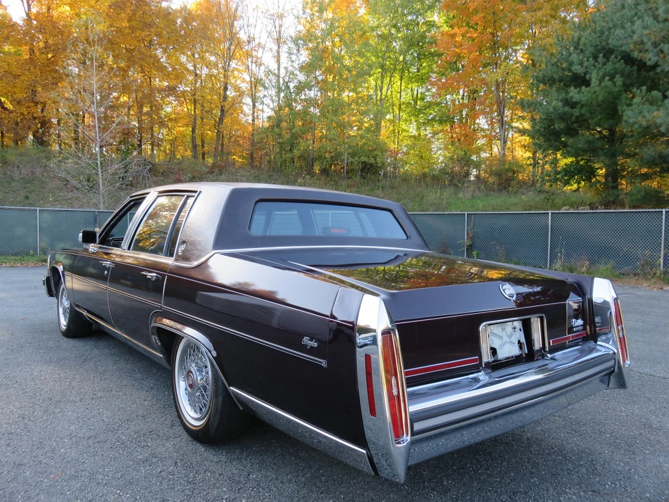 1987 Cadillac Brougham - Image 15 of 31