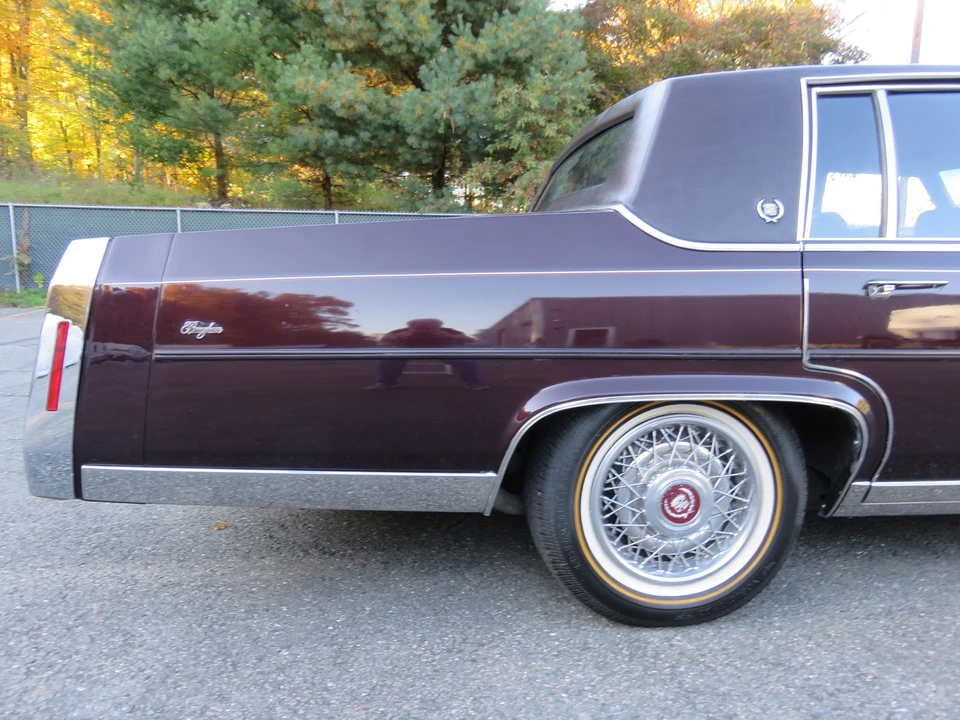 1987 Cadillac Brougham - Image 28 of 31