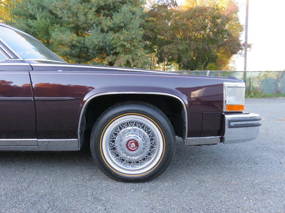 1987 Cadillac Brougham - Image 29 of 31