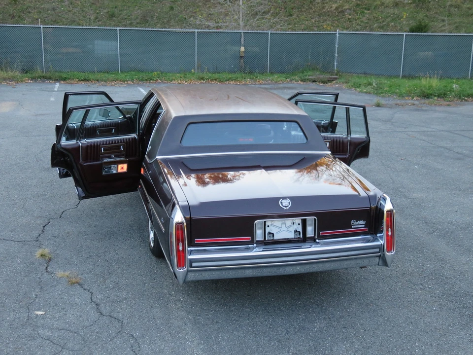 1987 Cadillac Brougham - Image 20 of 31