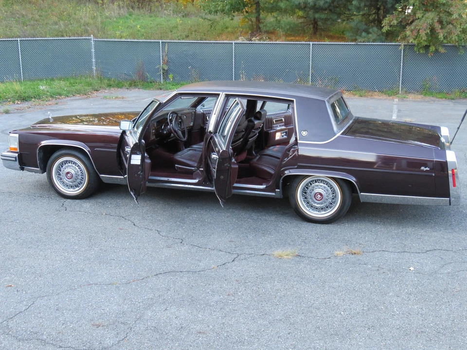 1987 Cadillac Brougham - Image 19 of 31