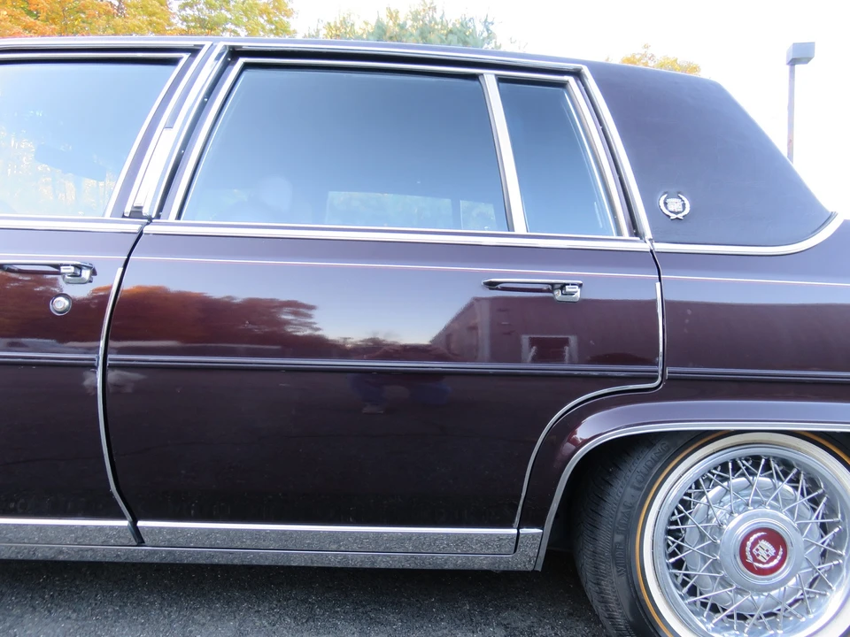 1987 Cadillac Brougham - Image 26 of 31