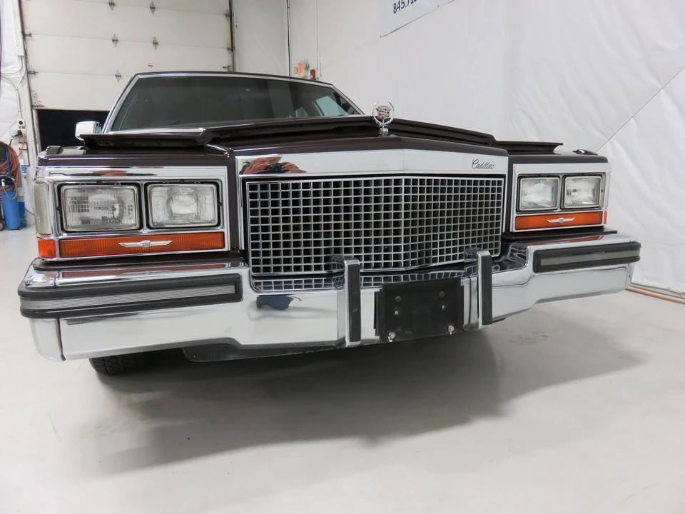 1987 Cadillac Brougham - Image 22 of 31