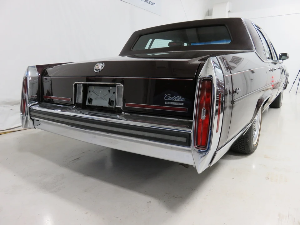 1987 Cadillac Brougham - Image 23 of 31