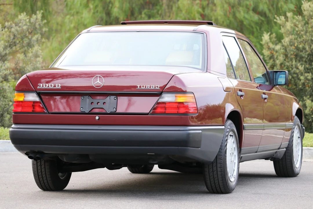1987 Mercedes-Benz W124 E-Class - Image 3 of 31