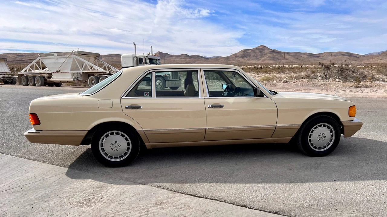 1989 Mercedes-Benz W126 S-Class Sedan - Image 26 of 31