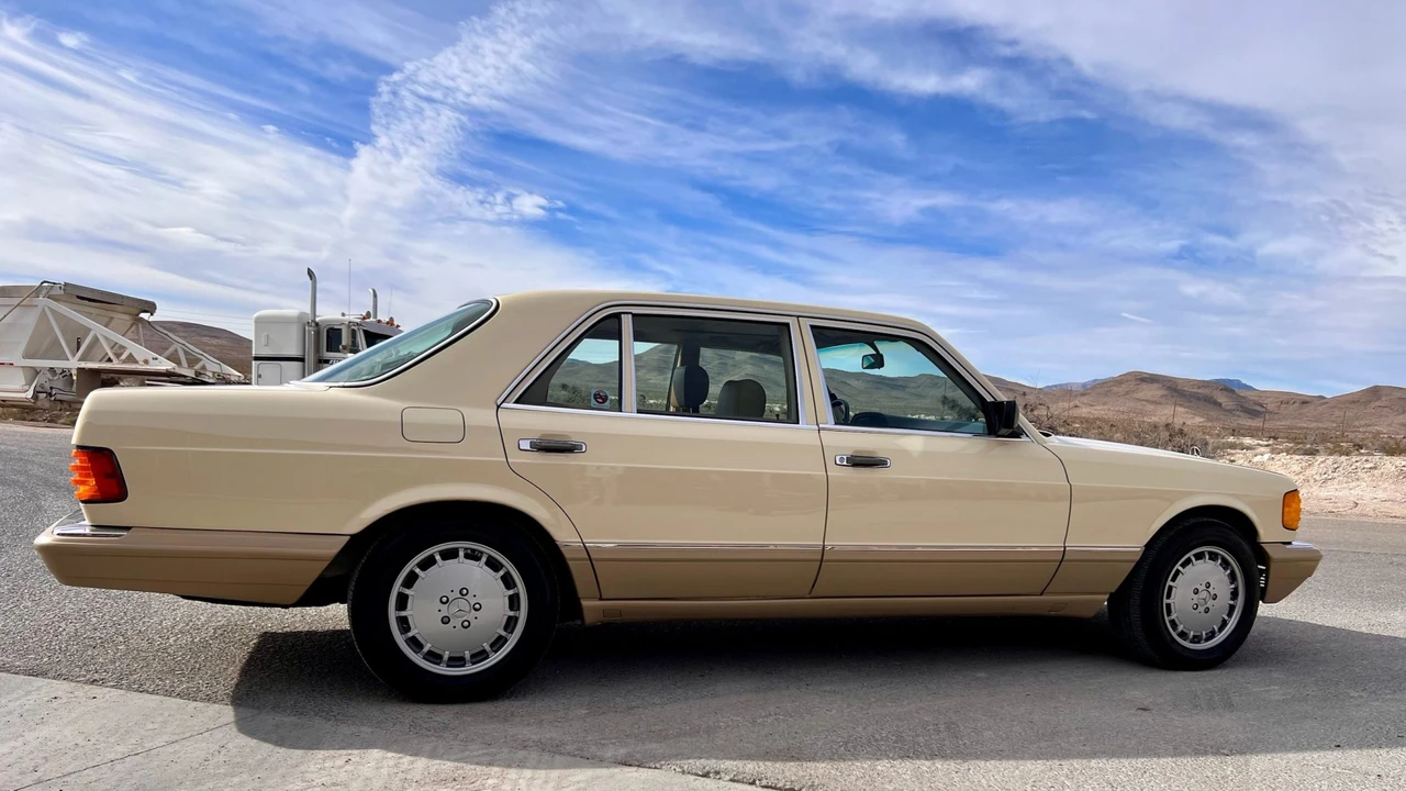 1989 Mercedes-Benz W126 S-Class Sedan - Image 24 of 31