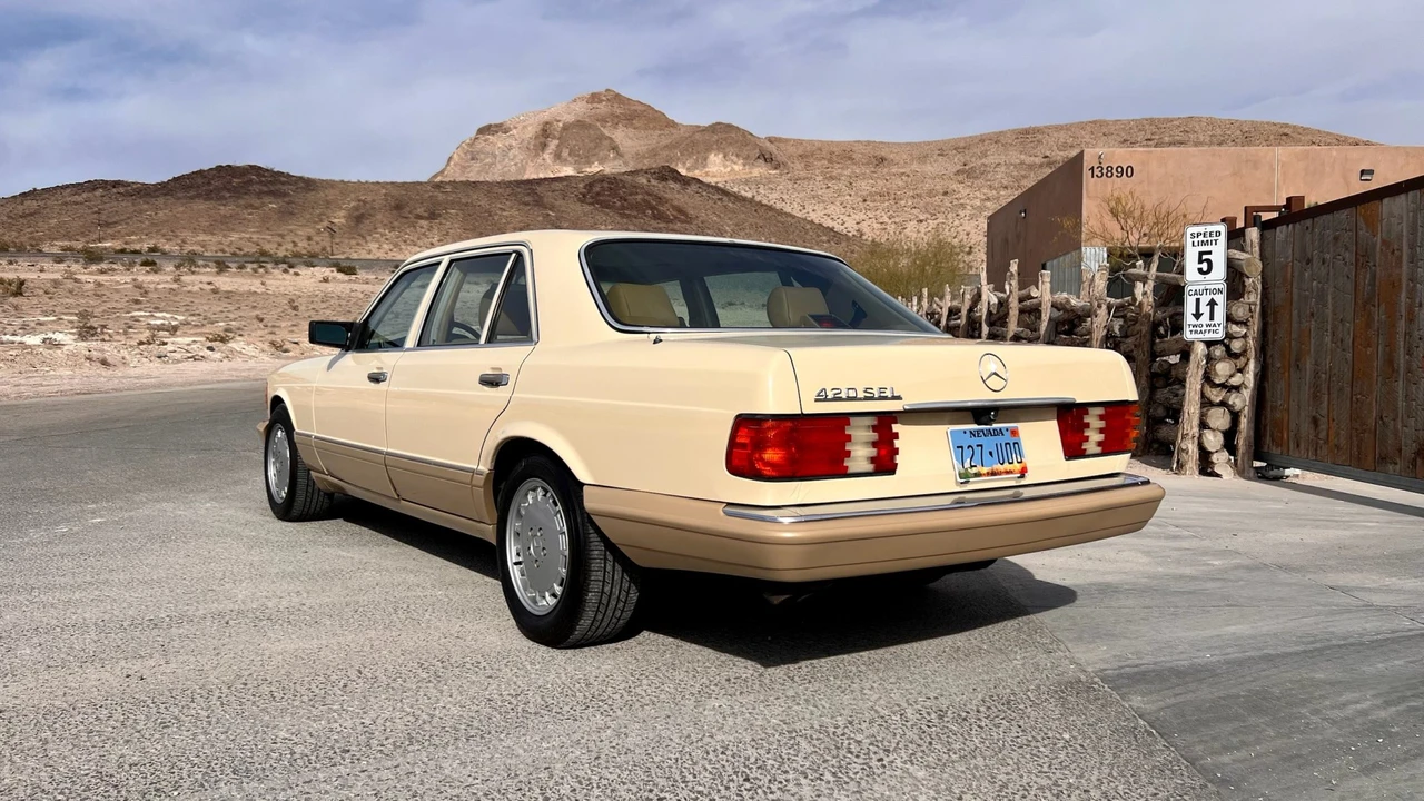 1989 Mercedes-Benz W126 S-Class Sedan - Image 13 of 31