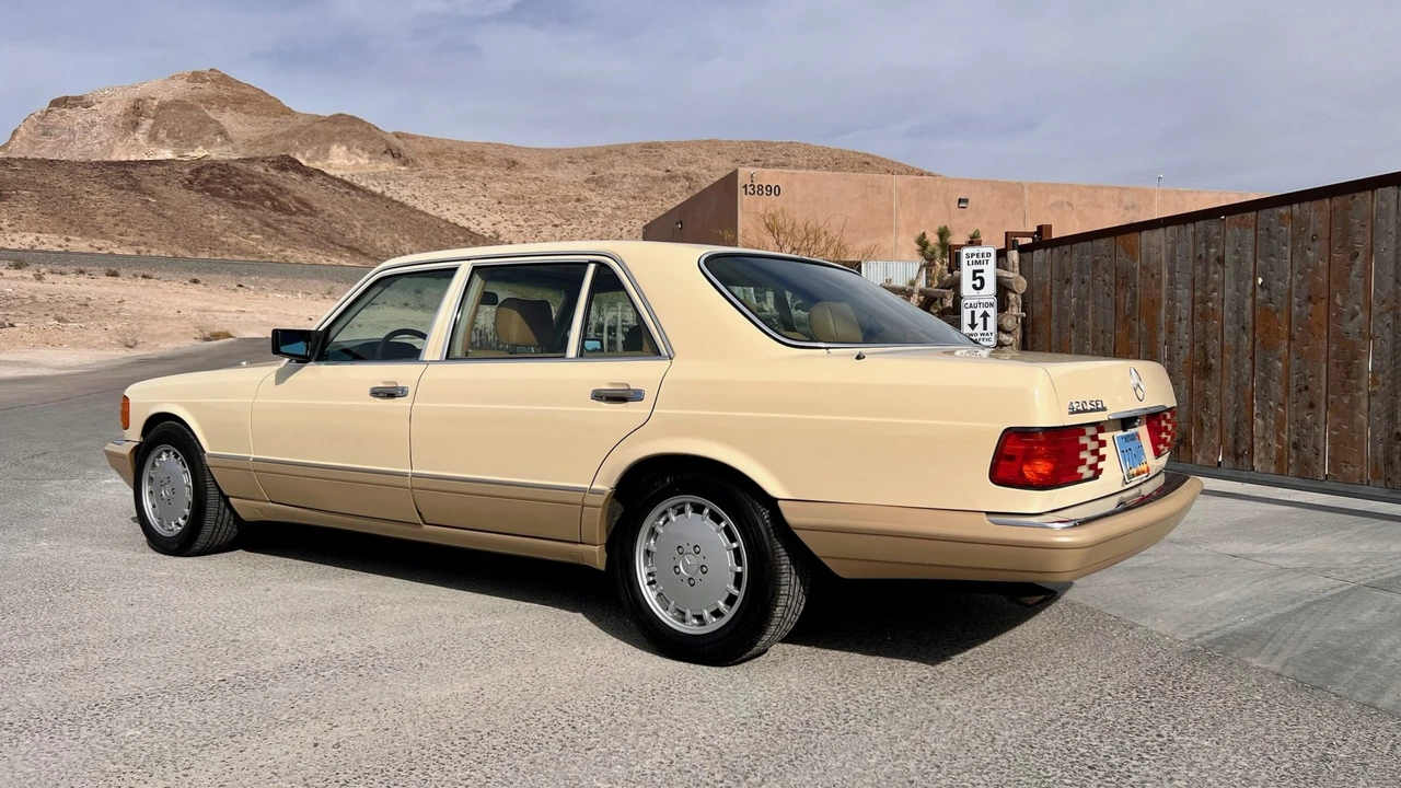 1989 Mercedes-Benz W126 S-Class Sedan - Image 11 of 31