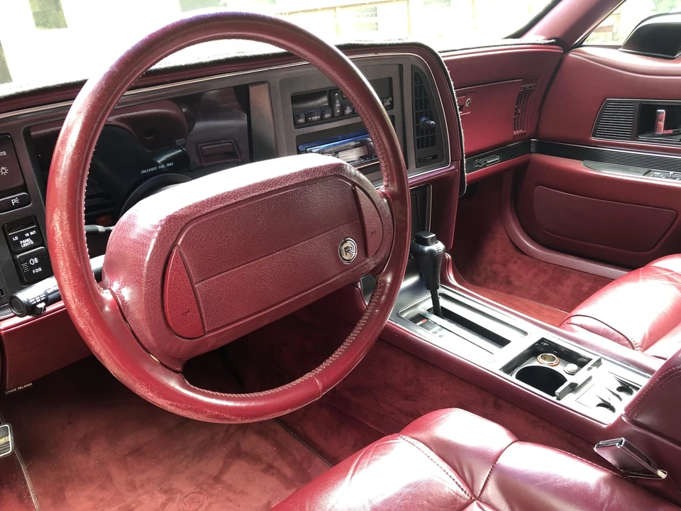 1990 Buick Reatta - Image 23 of 31