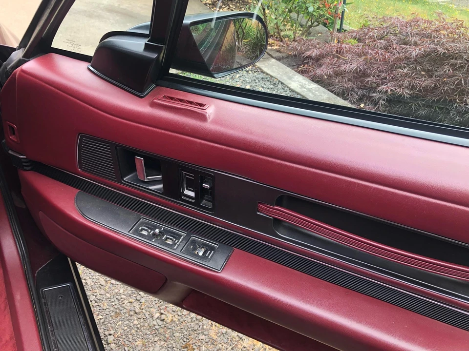 1990 Buick Reatta - Image 20 of 31