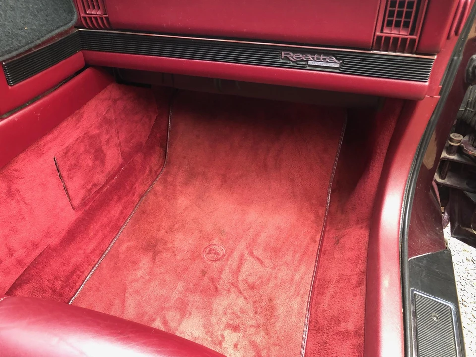 1990 Buick Reatta - Image 22 of 31