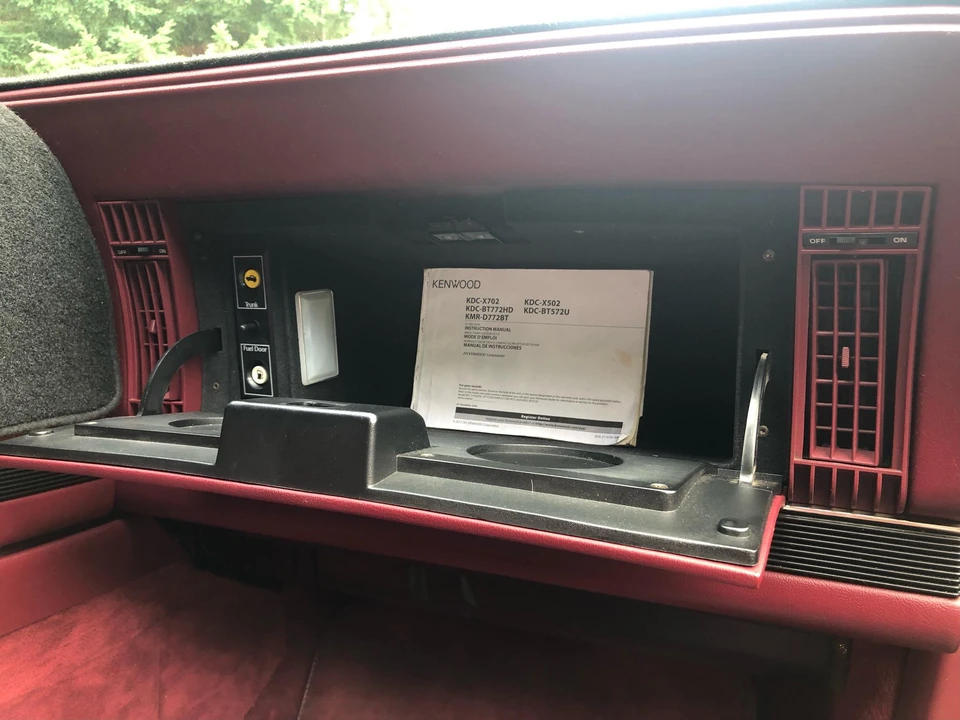1990 Buick Reatta - Image 26 of 31