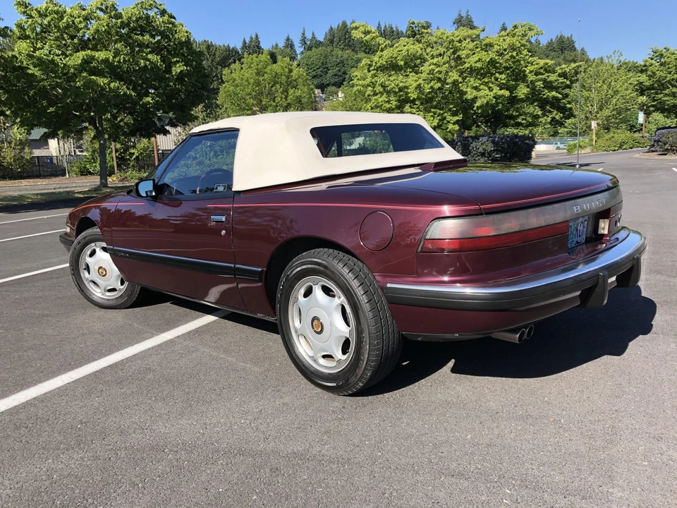 1990 Buick Reatta - Image 11 of 31