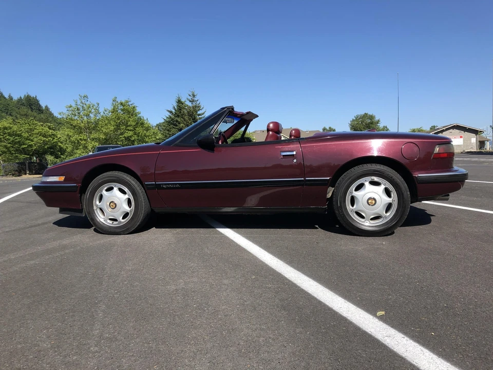 1990 Buick Reatta - Image 4 of 31