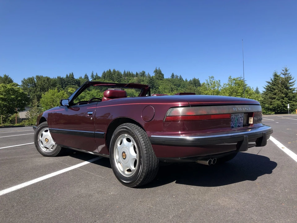 1990 Buick Reatta - Image 5 of 31