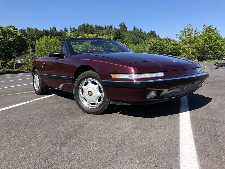 1990 Buick Reatta - Image 8 of 31