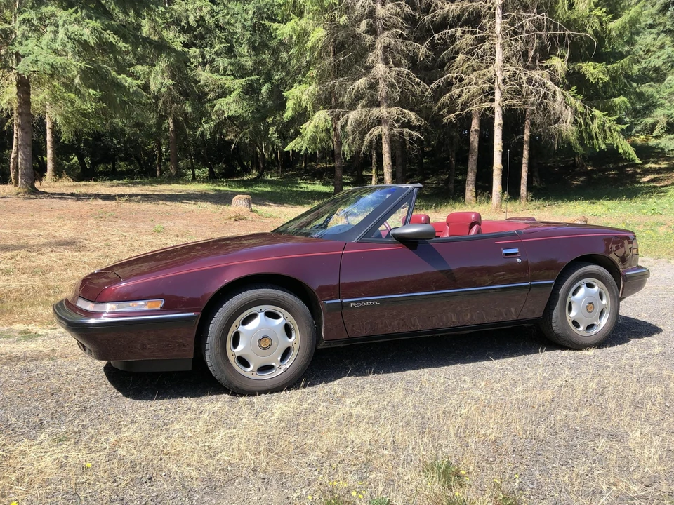 1990 Buick Reatta - Image 3 of 31