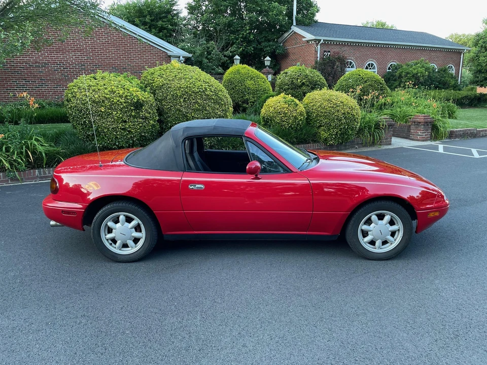 1990 Mazda NA MX-5 Miata - Image 21 of 31