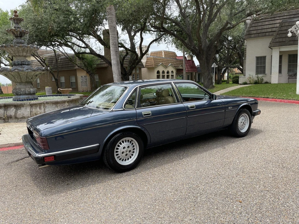 1991 Jaguar XJ Series 3 - Image 17 of 31