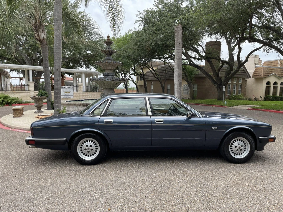 1991 Jaguar XJ Series 3 - Image 10 of 31