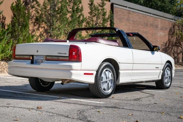 1991 Oldsmobile Cutlass Supreme - Image 2 of 8