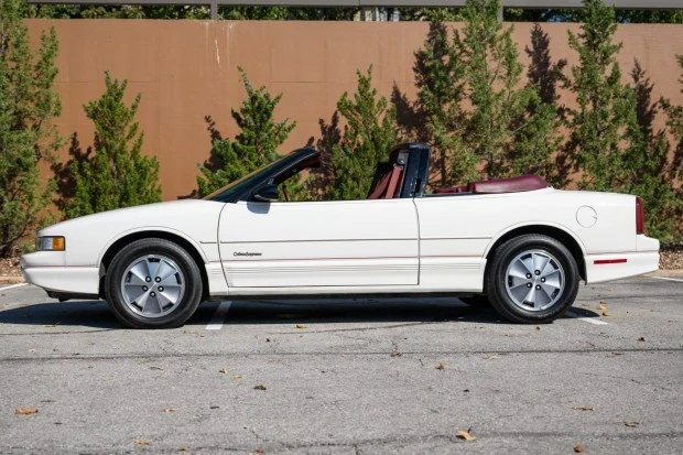 1991 Oldsmobile Cutlass Supreme - Image 3 of 8