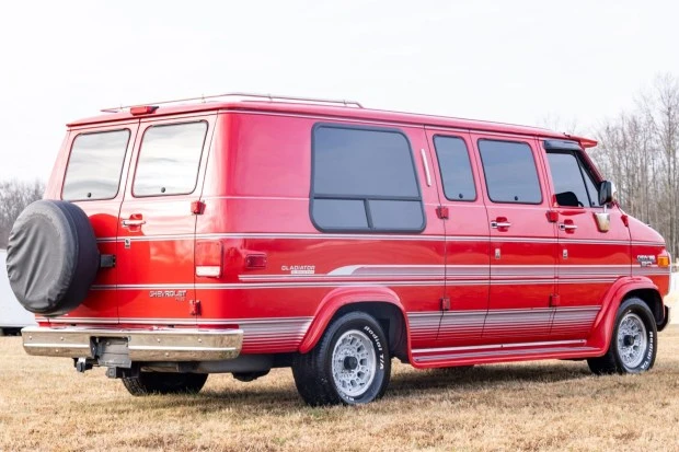 1994 Chevrolet G-Series Van - Image 2 of 8