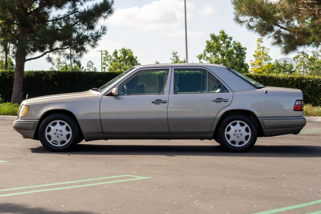 1994 Mercedes-Benz W124 E-Class - Image 9 of 31