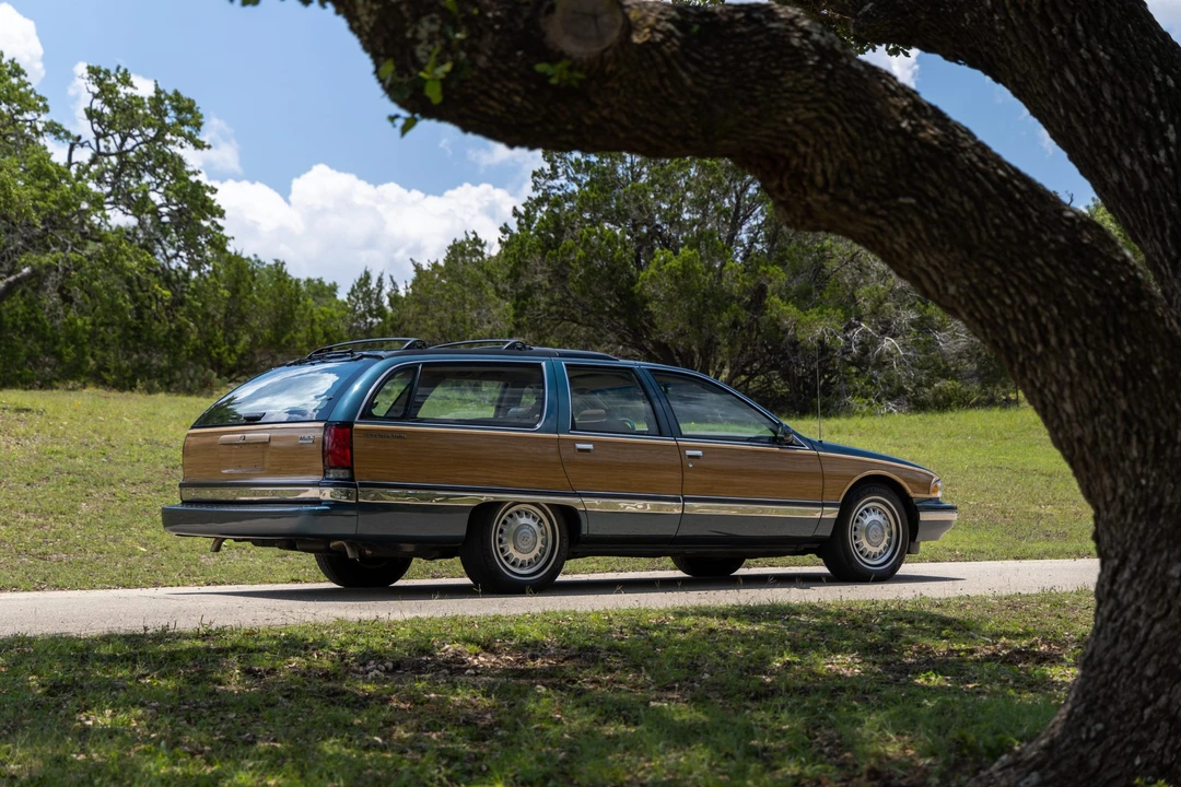 1995 Buick Roadmaster - Image 14 of 31