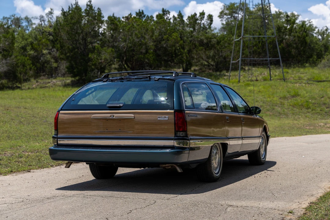 1995 Buick Roadmaster - Image 12 of 31