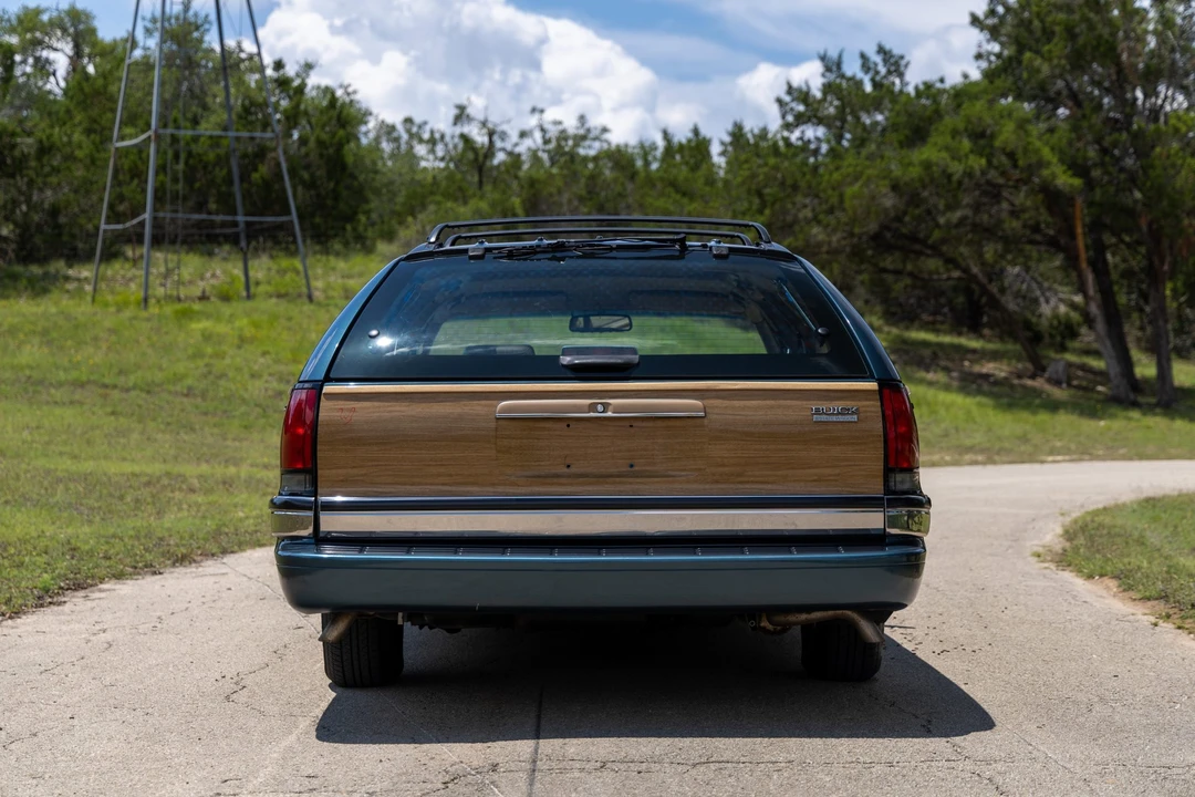 1995 Buick Roadmaster - Image 11 of 31