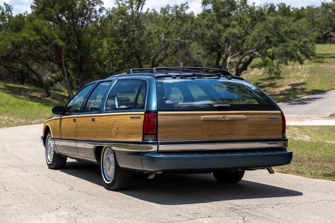 1995 Buick Roadmaster - Image 10 of 31