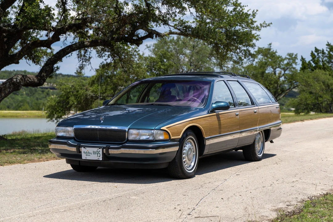 1995 Buick Roadmaster - Image 2 of 31