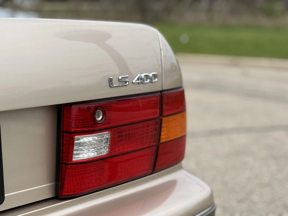 1998 Lexus LS 2nd Gen - Image 23 of 31
