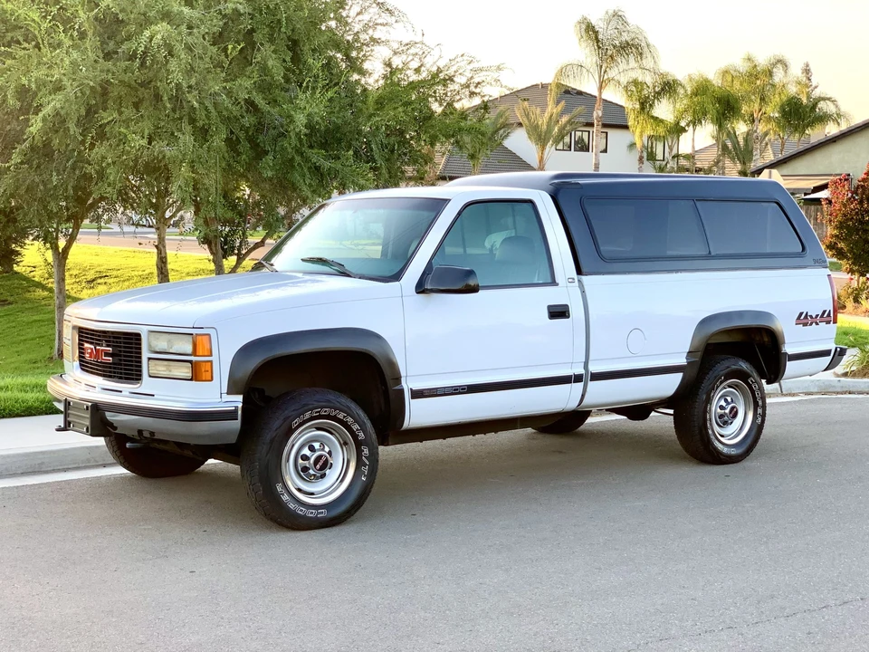 2000 GMC Sierra 1st Gen - Image 2 of 31