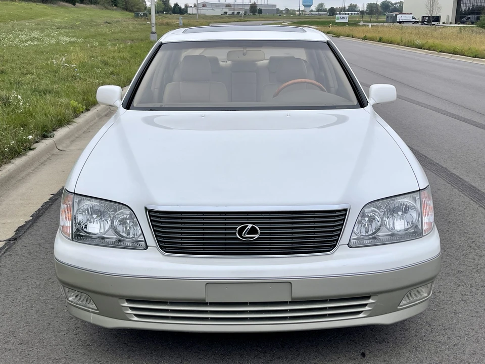 2000 Lexus LS 2nd Gen - Image 25 of 31